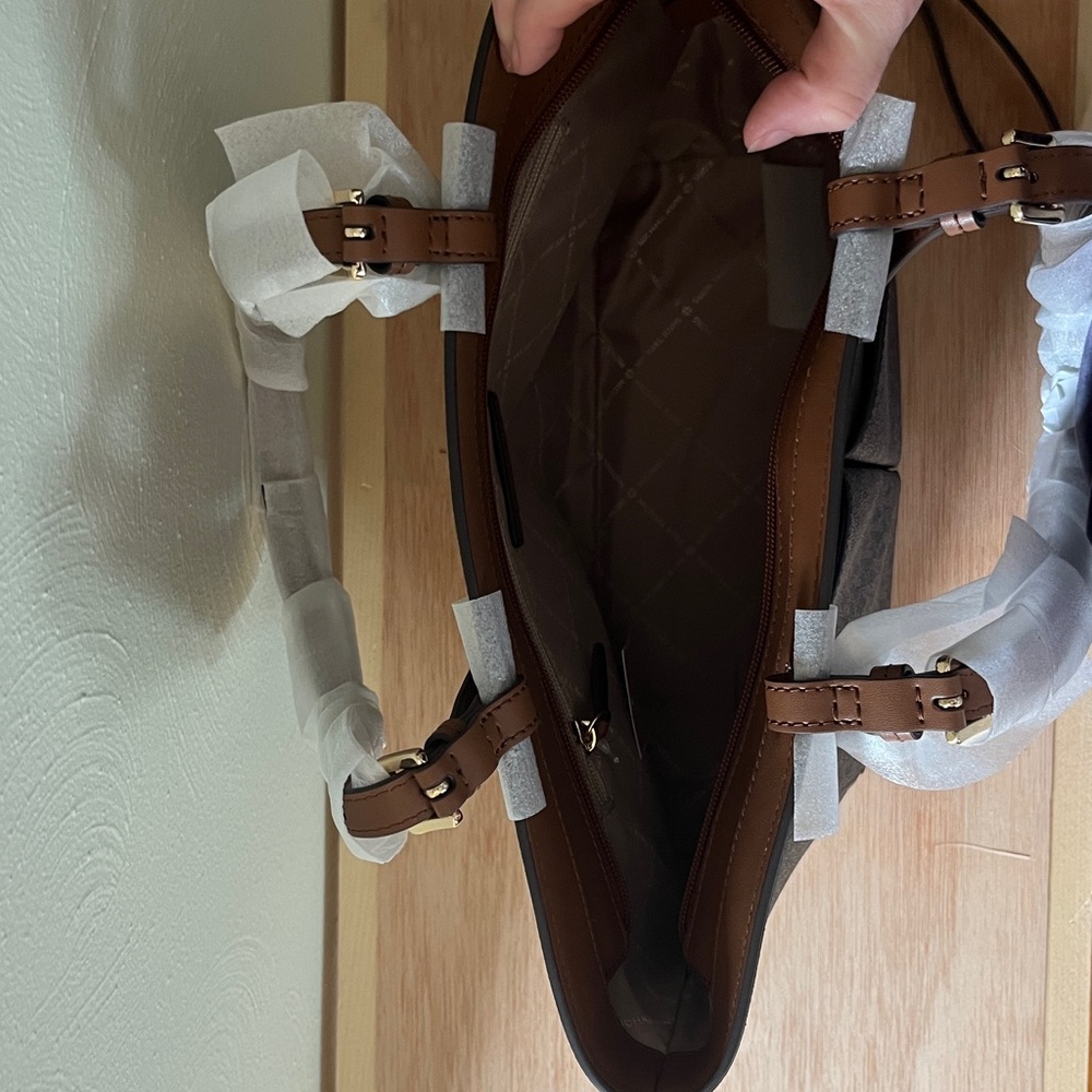 Michael Kors Dark Brown Tote and Wallet Set - Picture 5 of 7